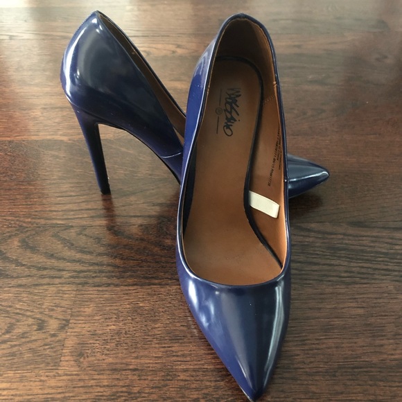 navy pumps size 7